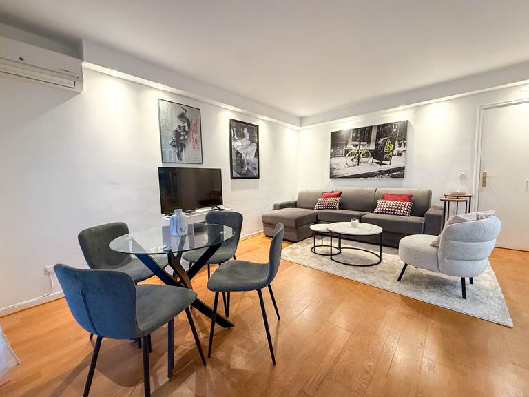 ID210 CANNES LORRAINE SALON