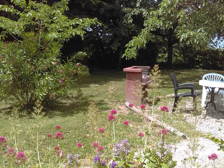 Gîtes de Beaujardin - Gîte Les Véroniques Barbecue