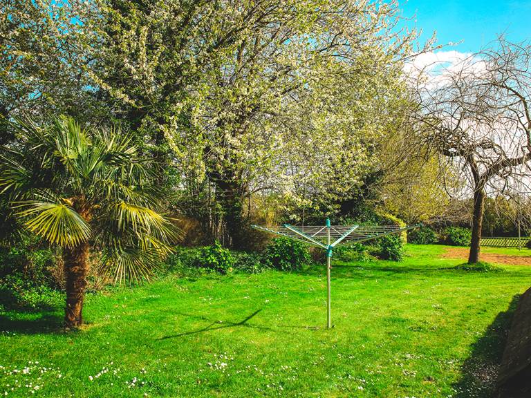 Côté Sud : Jardin clôturé