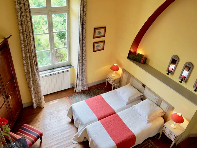 chambre familiale tomette avec possibilité de lit jumeaux aux chambres d'hôtes la Rougeanne près de Carcassonne dans l'Aude
