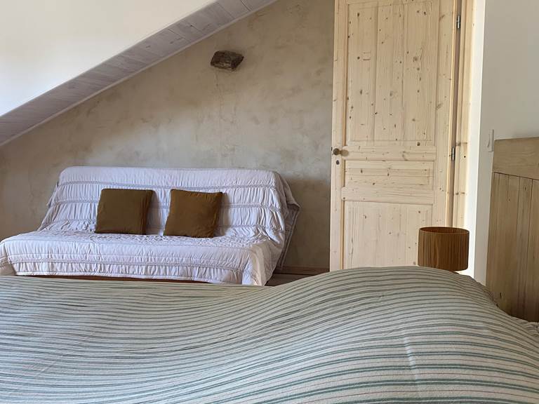 Gîte de la chevêche, clic-clac 140x190 dans la chambre