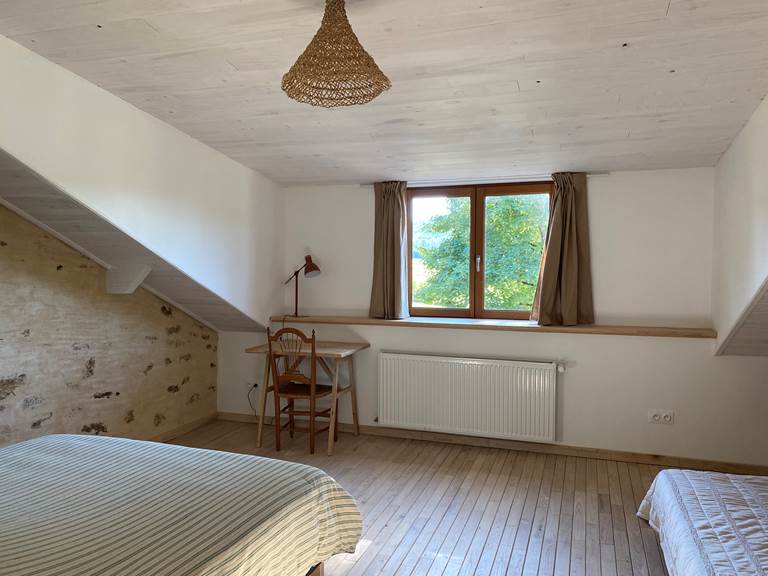 Gîte de la chevêche, coin bureau dans la chambre
