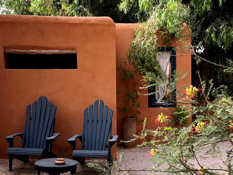 Retour à l'extérieur ou vous trouverez des transats... et une terrasse... rien que pour vous!