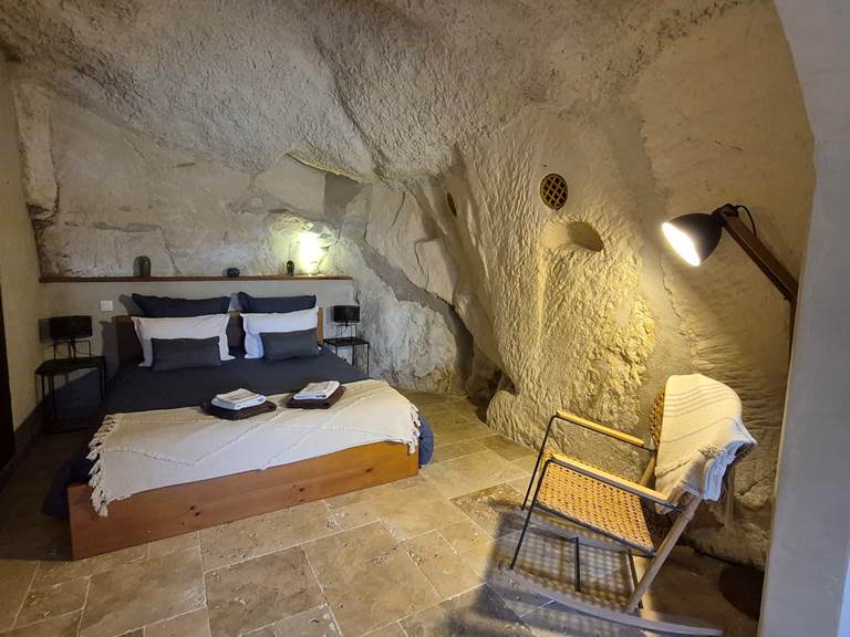 gite-troglodyte-jacuzzi