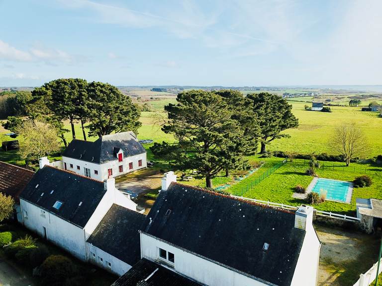 les logis de kerdrien,logements atypique entre mer et campagne, yourtes ,tonneaux ,gites et salle de réception