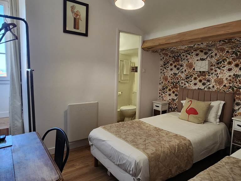 Chambre lits jumeaux au cœur de Biarritz