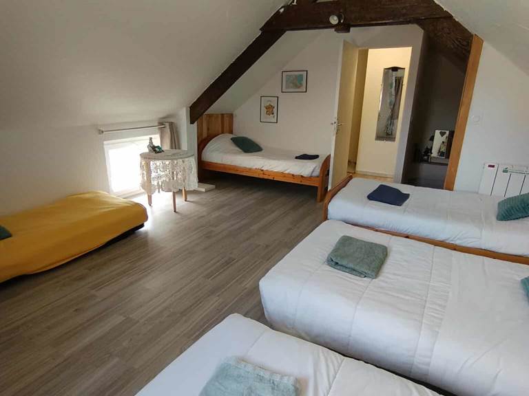 chambre-parentale-hameau-des-deux-ailes-chaumière.jpg-chaumiere-gite-6pers