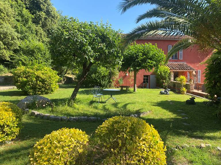 Le jardin de la Villa Chandra à Biot