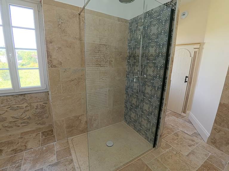 Grande douche à l'italienne