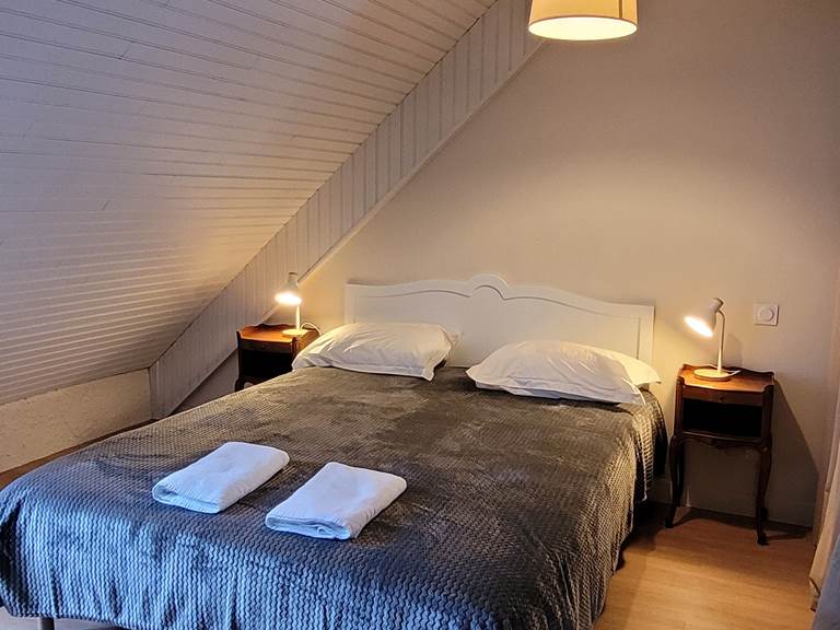 LA-BELLE-SAISON-Luchon-Location-d'appartements-Marmotte-Chambre1