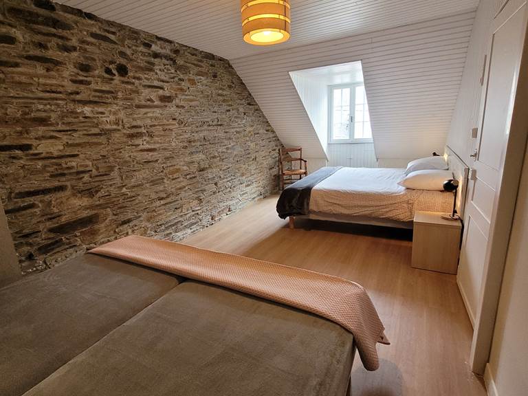 LA-BELLE-SAISON-Luchon-Location-d'appartements-Marmotte-Chambre2