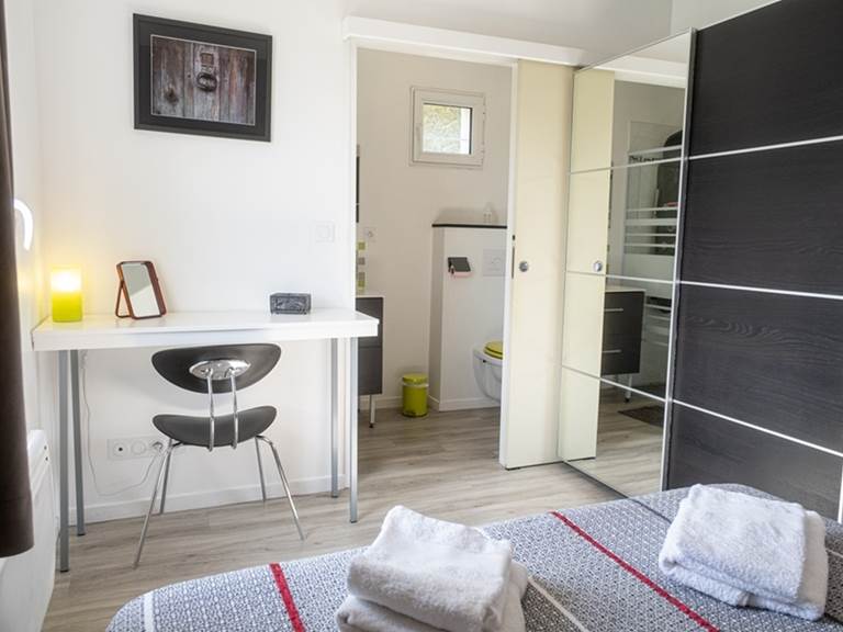 Chambre parentale - salle d'eau avec WC