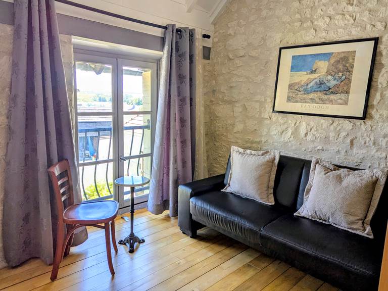 bistro-table-balcony-overlooking-courtyard-sunrise-cachette-jaulnay-gites-de-famille