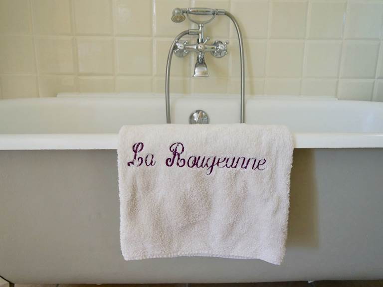 Chambre Acanthe avec baignoire aux chambres d'hôtes la Rougeanne près de Carcassonne dans l'Aude