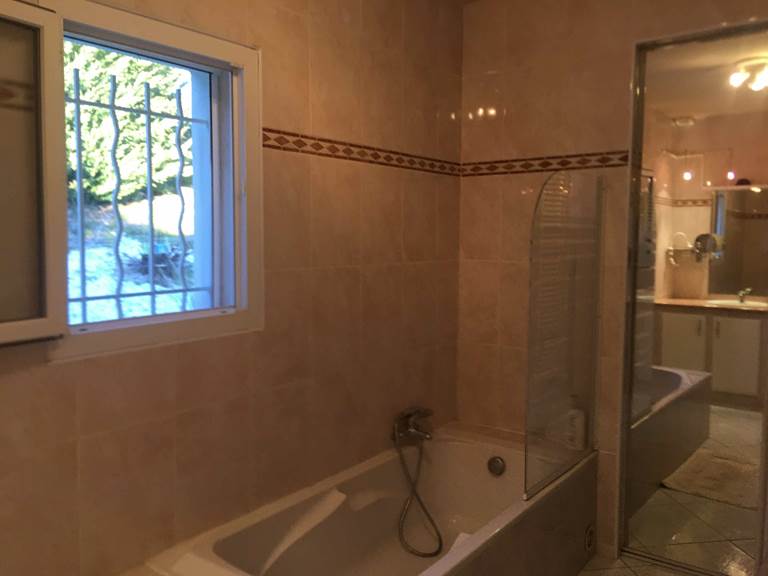 21 Villa provence verte La Roquebrussanne suite parentale salle de bain 2