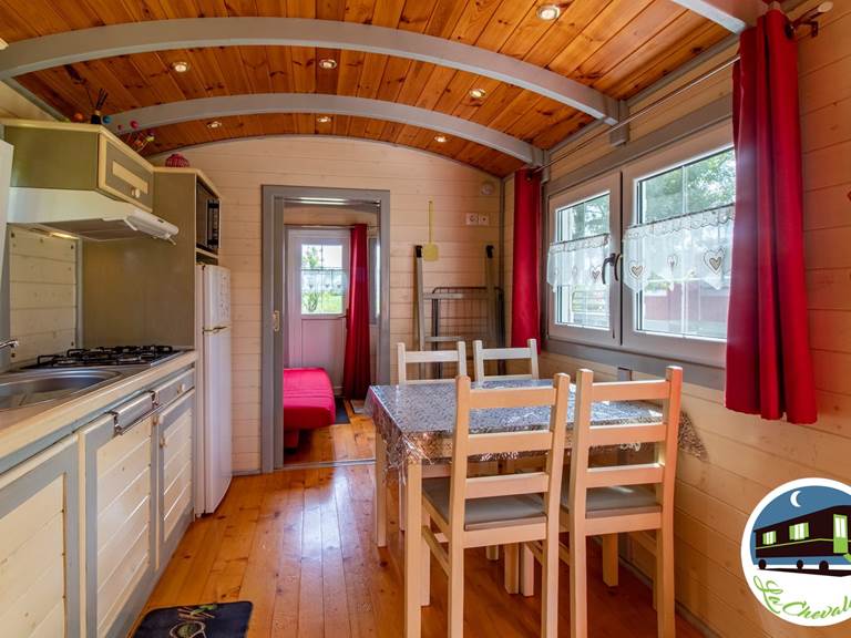 14 Gite la chevalerie 49170 roulotte insouciante