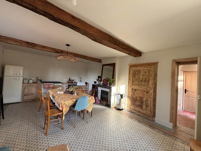 Cuisine pièce à vivre maison de maître