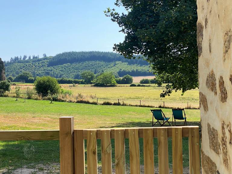 Gîte de la chevêche, vue sur le Puy-de-la-roche