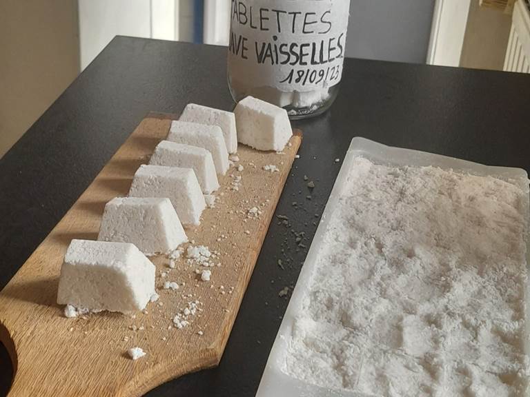 Ateliers fabrication aux plantes ou fleurs cosmétiques, bobologie, ou ménagers