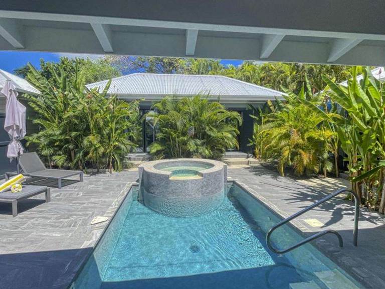 villa-azur-156959-1600-950-crop