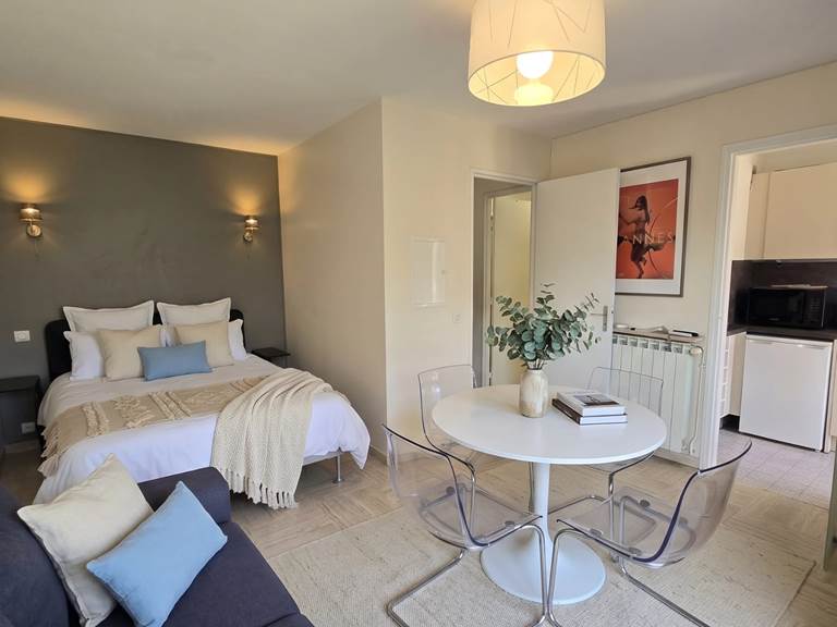 ID 105 Cannes salon