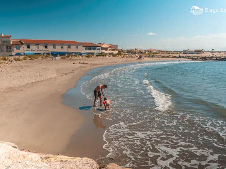 Saintes-Maries-de-la-Mer-the-beach-diegoenfrance (1)