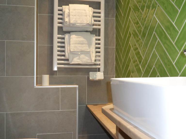 Salle de bain individuelle hotel jean bart paris 6 jardin du luxembourg