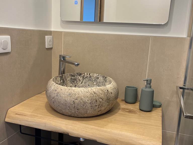Chambre TILLEUL - Salle de douche lavabo