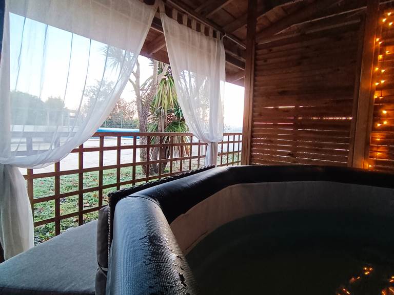 Gîtes, chambre d'hôtes et table d'hôtes gastronomique à Casteljaloux Lot et Garonne, piscine, jacuzzi et spa