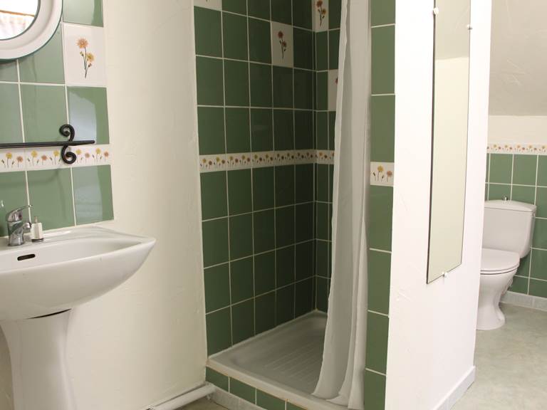 gite_de_france_la_fleche_sarthe_salle de douche_chaumière