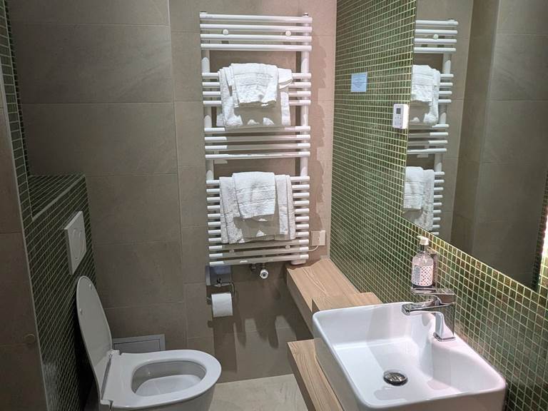 Salle de bain individuelle hotel jean bart paris 6 jardin du luxembourg