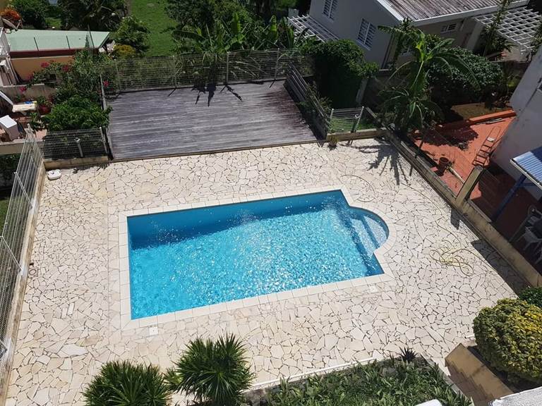 Grande Piscine Ensoleillée privative à la résidence