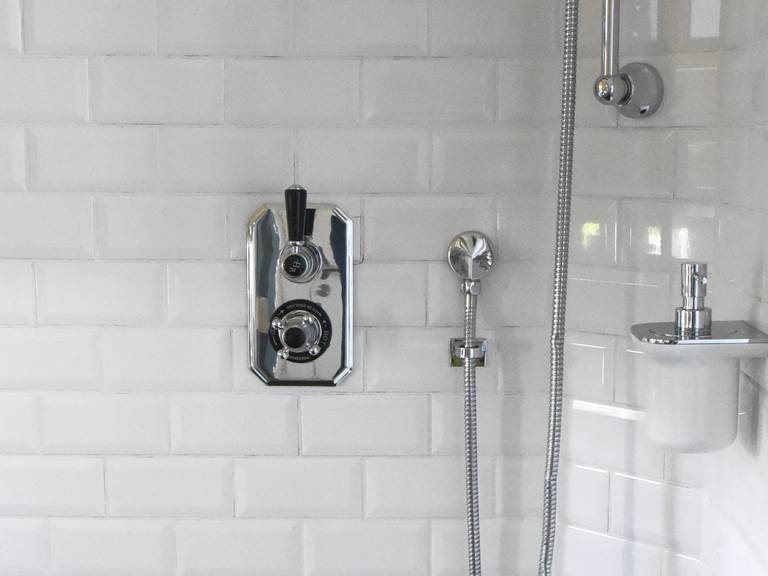 #ClosSaintJoseph_Chambred'hotes_DoucheItalienne-gallery