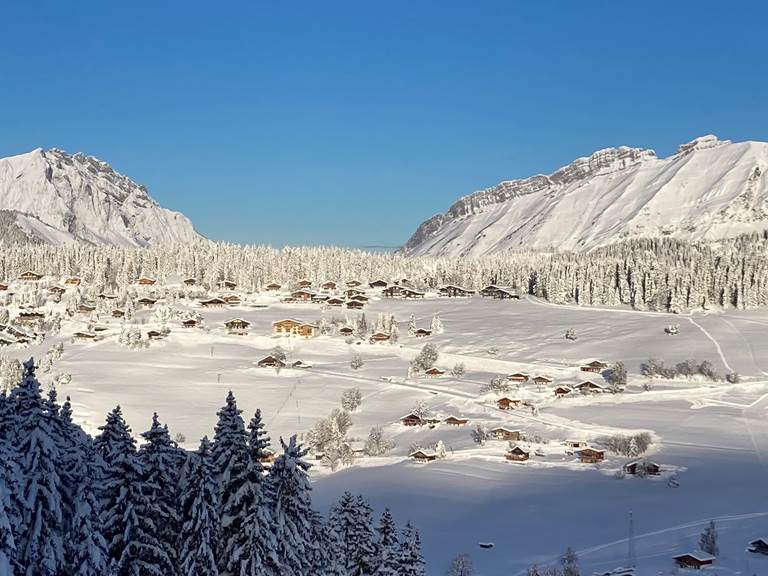 Vue sur le Lachat depuis les pistes