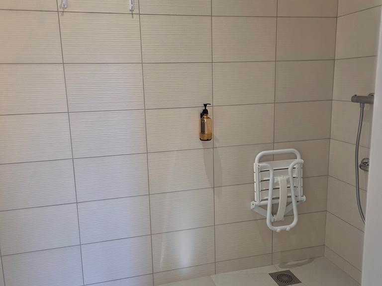 Salle de bain PMR