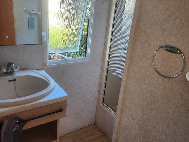 salle de bain avec vasque MOBIL-HOME DE PROPRIETAIRE 38