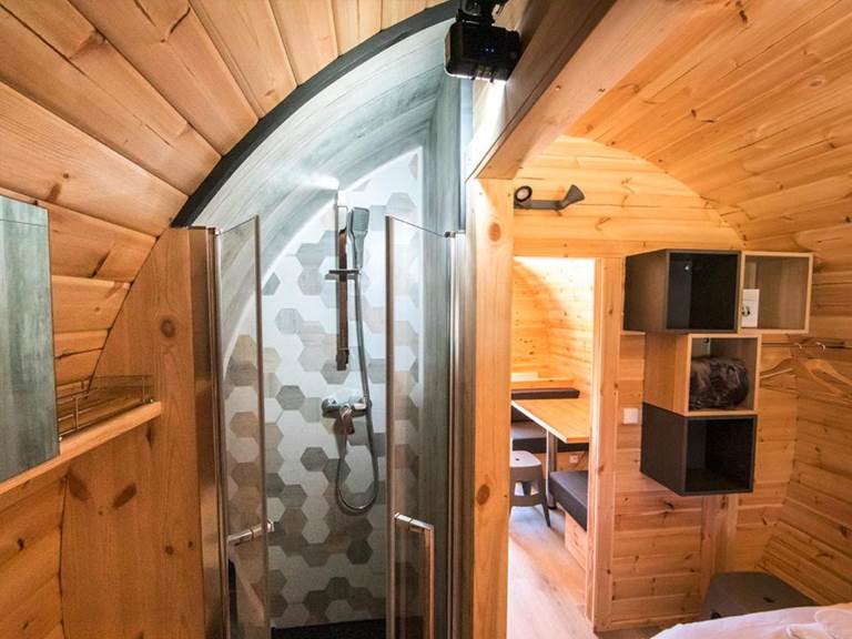 couple-insolite-bourgogne-route des vins-tourisme-confort-visites-activités-baignade-pêche-découverte