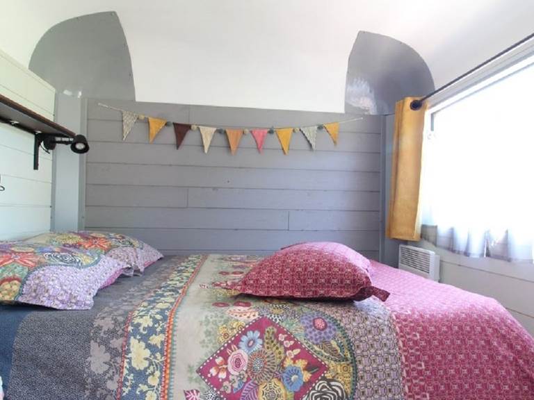 6 Gite la chevalerie 49170 roulotte loge des clowns