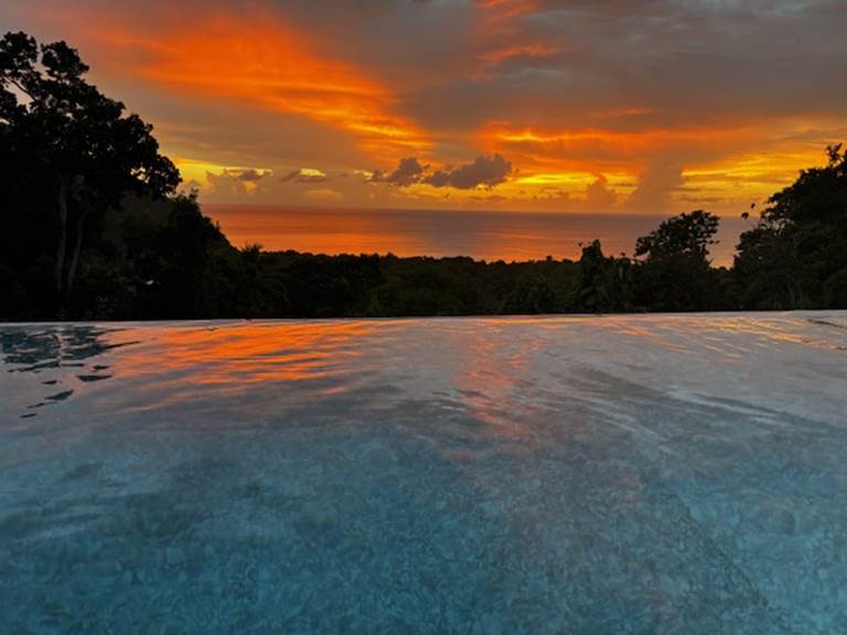 COUCHER DE SOLEIL VILLA PISCINE POINTE NOIRE