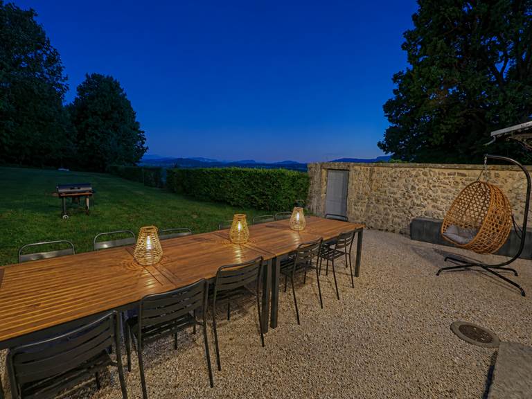 Terrasse du Manoir du Colombier à la tombée de la nuit (2)