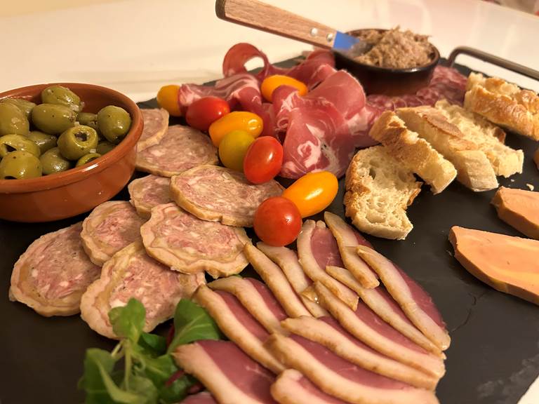 Planche repas canard-charcuterie