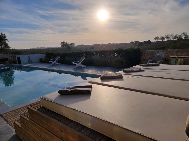 Admirez les couchers de soleil depuis la piscine chauffée!
