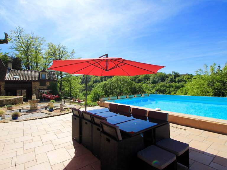 Terrasse et piscine de la Villa Lou Peyrol