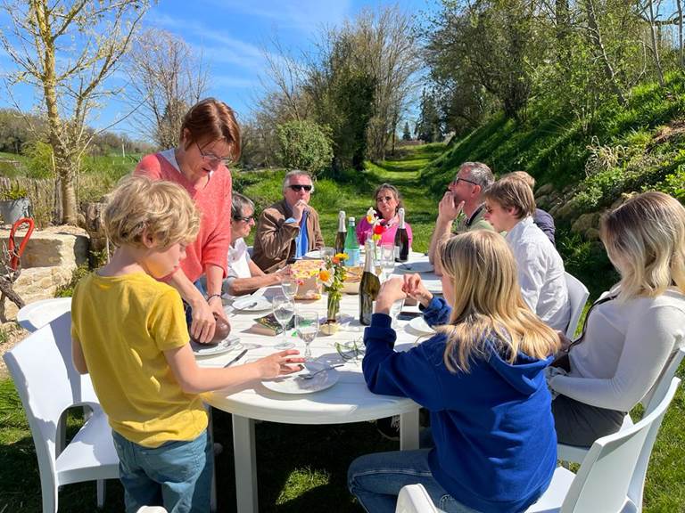 Déjeuner familial au Moulin de la Doltière