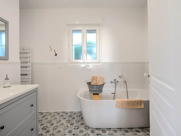 Salle de bain complète de la suite parentale n.1 dans la Grange à Porteau
