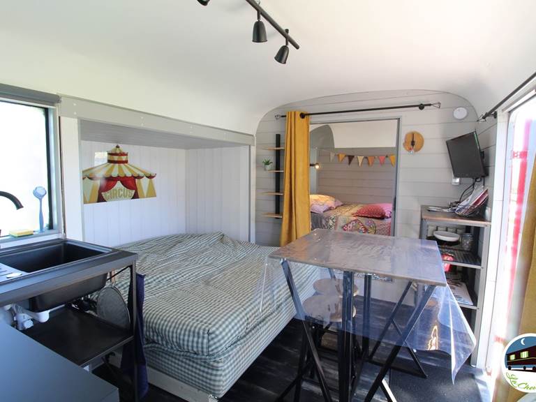 5 Gite la chevalerie 49170 roulotte loge des clowns