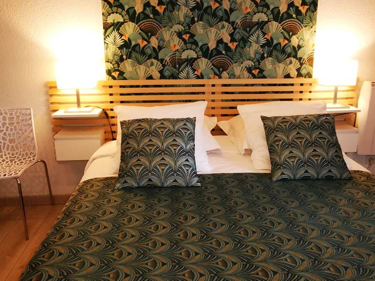 OCEAN 7 - 2025 Queen red