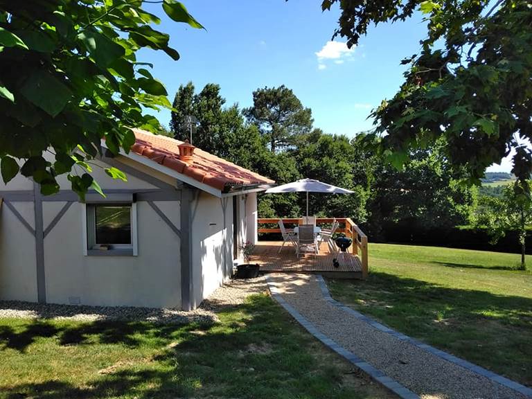 Gîte avec piscine et jacuzzi dans les landes vers Saint Sever