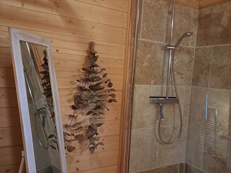 Domaine INYAQAB Petite Cabane salle de douche 3