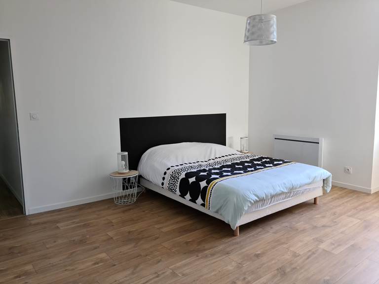 gite-le-lijaly-chambre-2-grande-chambre-blanche.jpg